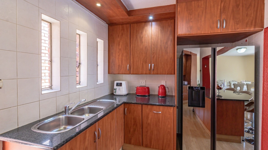 3 Bedroom Property for Sale in Glenanda Gauteng