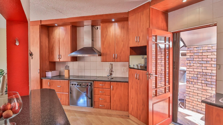 3 Bedroom Property for Sale in Glenanda Gauteng