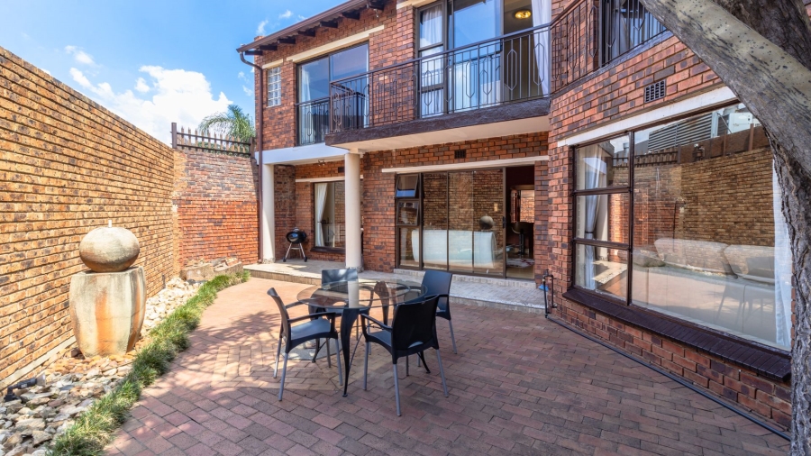 3 Bedroom Property for Sale in Glenanda Gauteng