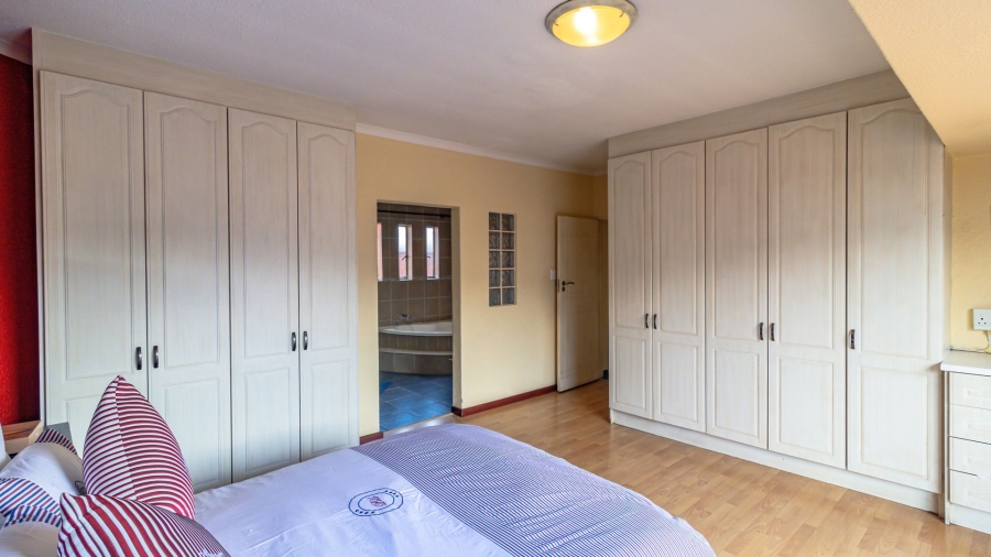 3 Bedroom Property for Sale in Glenanda Gauteng