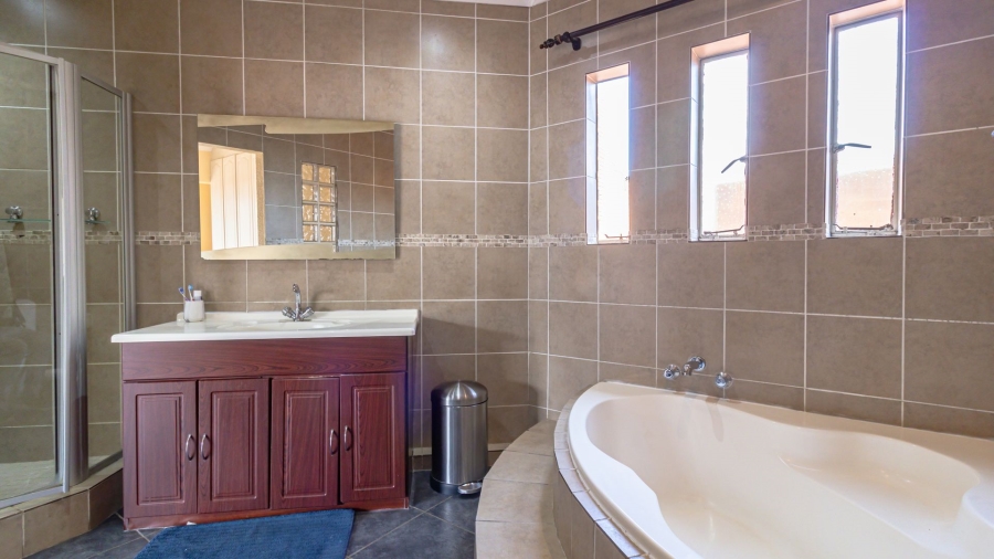 3 Bedroom Property for Sale in Glenanda Gauteng