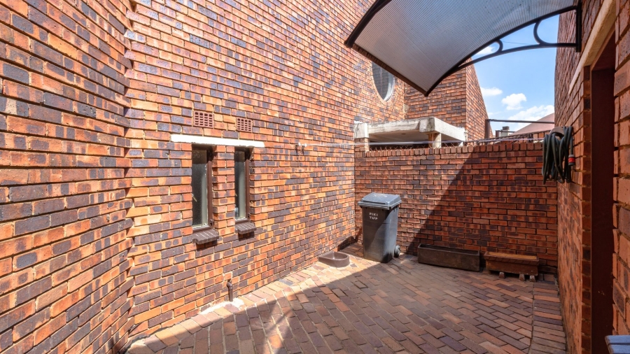 3 Bedroom Property for Sale in Glenanda Gauteng