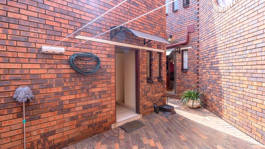 3 Bedroom Property for Sale in Glenanda Gauteng