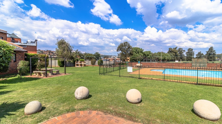 3 Bedroom Property for Sale in Glenanda Gauteng