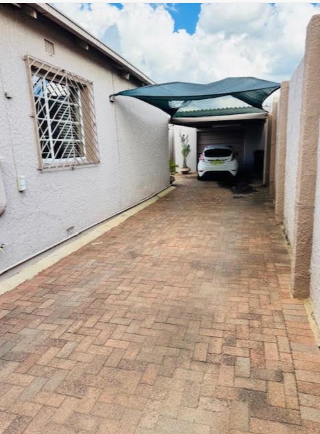 4 Bedroom Property for Sale in Regents Park Gauteng