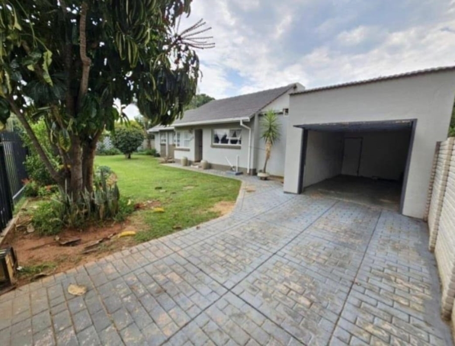3 Bedroom Property for Sale in Dorandia Gauteng