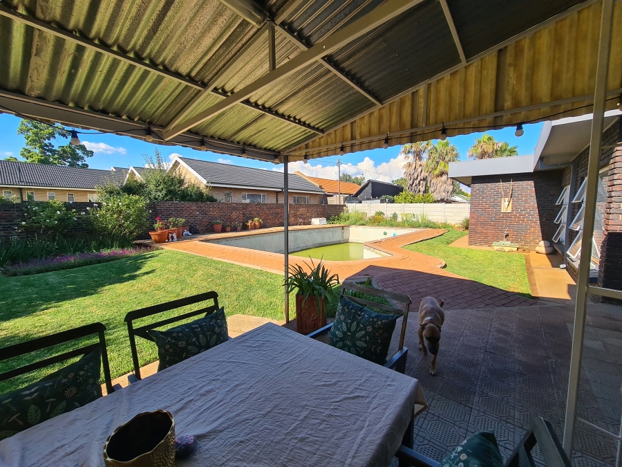 4 Bedroom Property for Sale in Vanderbijlpark SE 2 Gauteng