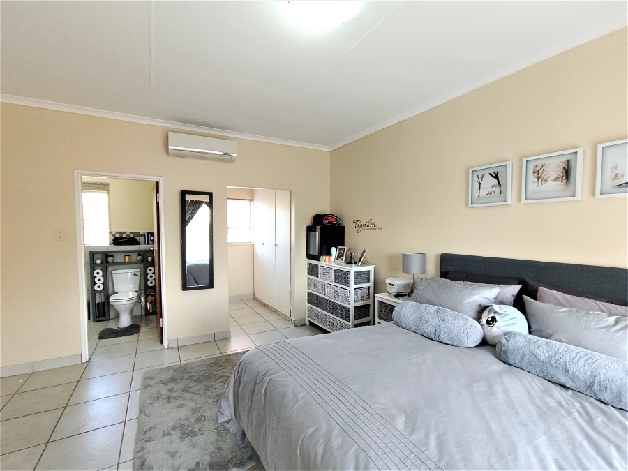 3 Bedroom Property for Sale in Zwartkop Gauteng
