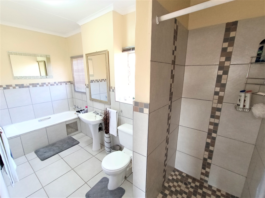 3 Bedroom Property for Sale in Zwartkop Gauteng