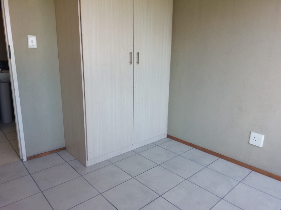 To Let 2 Bedroom Property for Rent in Honeydew Grove Gauteng