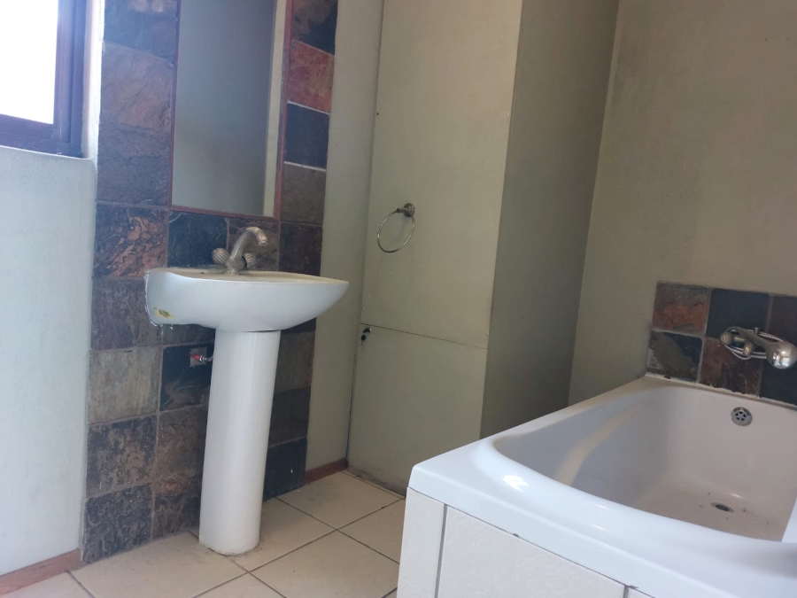 To Let 2 Bedroom Property for Rent in Honeydew Grove Gauteng