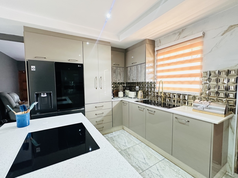 4 Bedroom Property for Sale in Dawn Park Gauteng