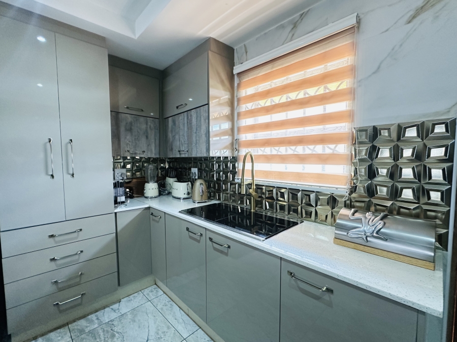 4 Bedroom Property for Sale in Dawn Park Gauteng