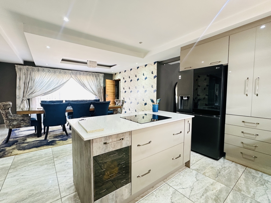 4 Bedroom Property for Sale in Dawn Park Gauteng