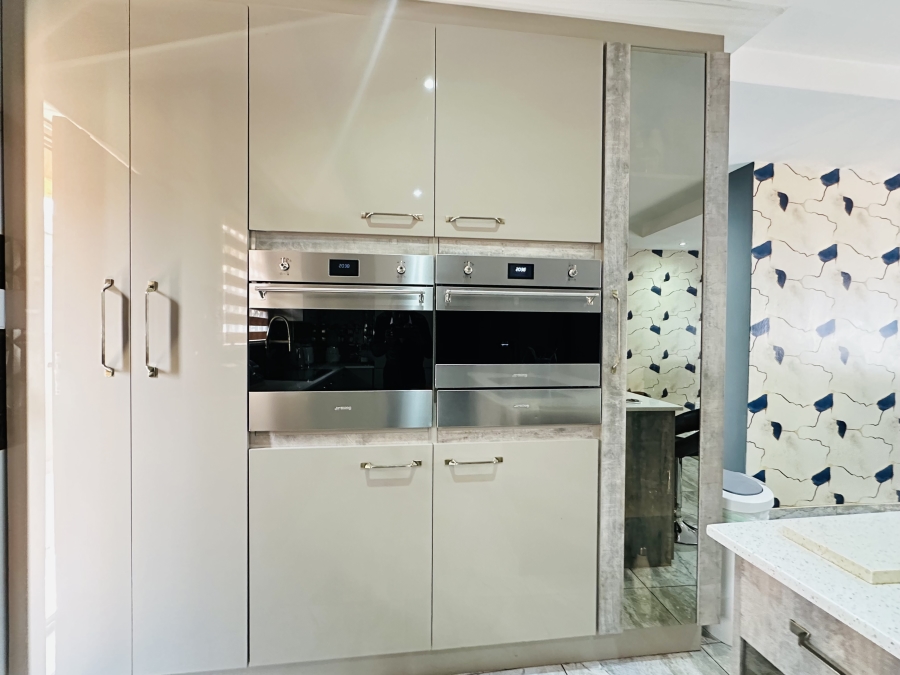 4 Bedroom Property for Sale in Dawn Park Gauteng