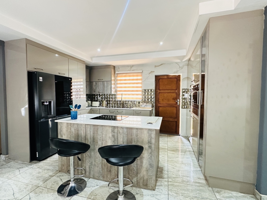 4 Bedroom Property for Sale in Dawn Park Gauteng