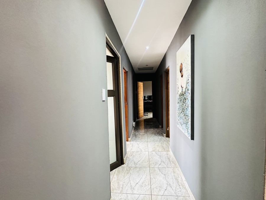 4 Bedroom Property for Sale in Dawn Park Gauteng