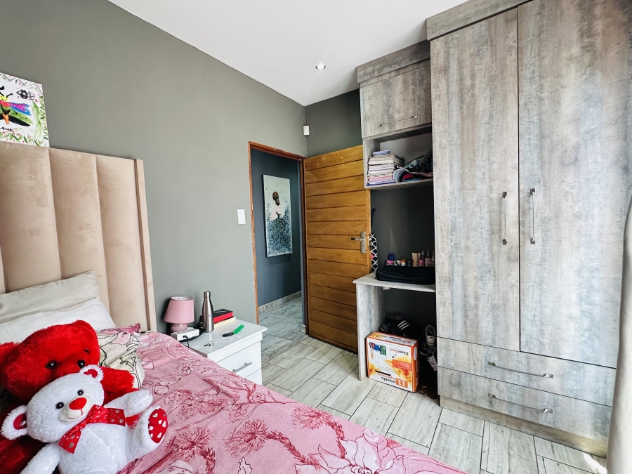 4 Bedroom Property for Sale in Dawn Park Gauteng