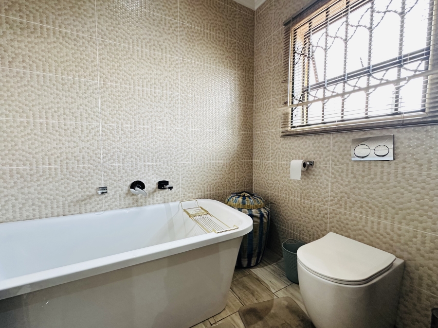 4 Bedroom Property for Sale in Dawn Park Gauteng