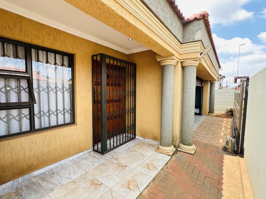 4 Bedroom Property for Sale in Dawn Park Gauteng