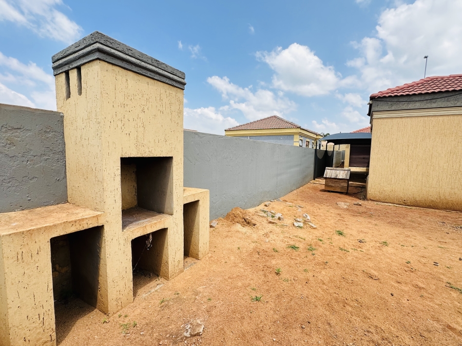 4 Bedroom Property for Sale in Dawn Park Gauteng