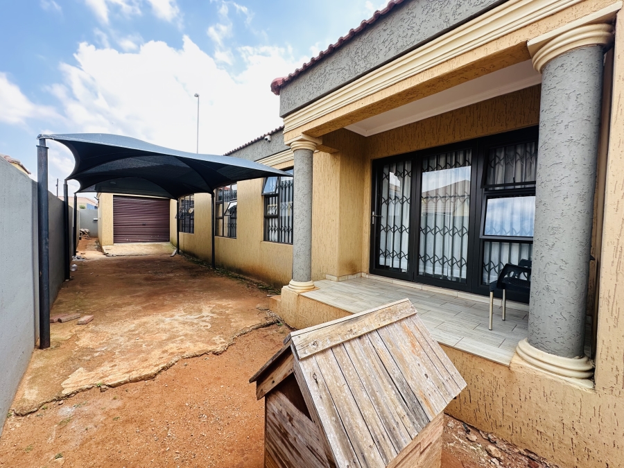4 Bedroom Property for Sale in Dawn Park Gauteng