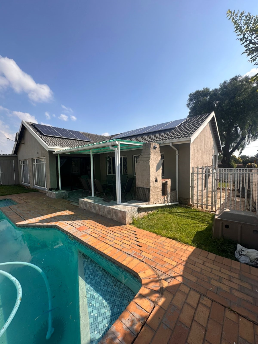 3 Bedroom Property for Sale in Klopperpark Gauteng