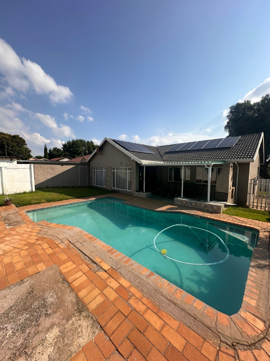 3 Bedroom Property for Sale in Klopperpark Gauteng