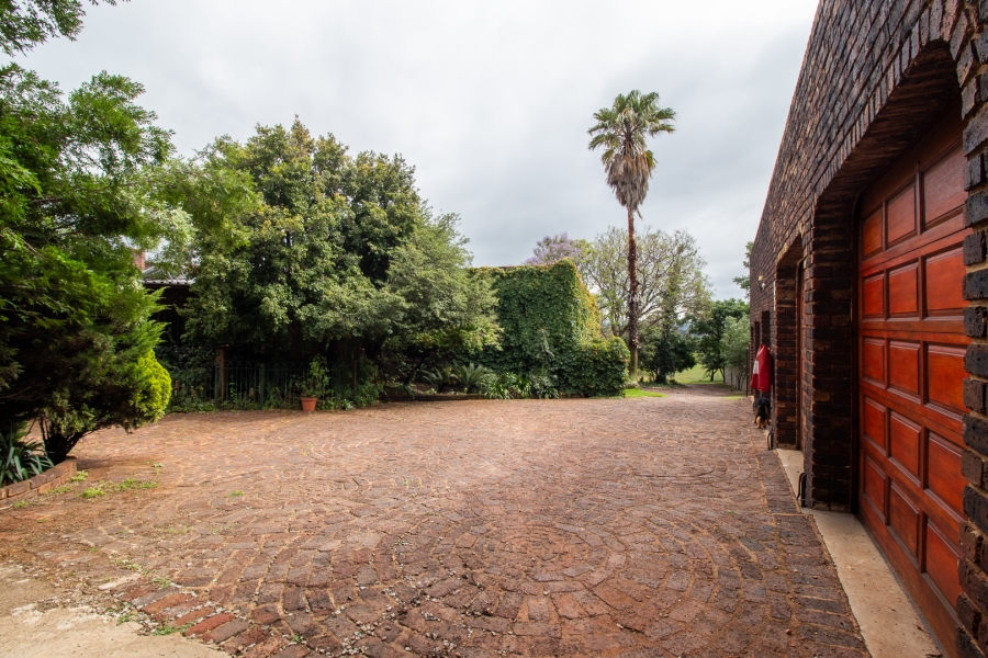 5 Bedroom Property for Sale in Golf View Gauteng
