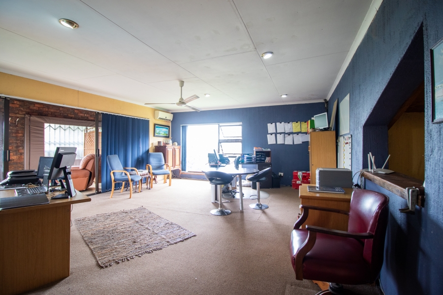 5 Bedroom Property for Sale in Golf View Gauteng