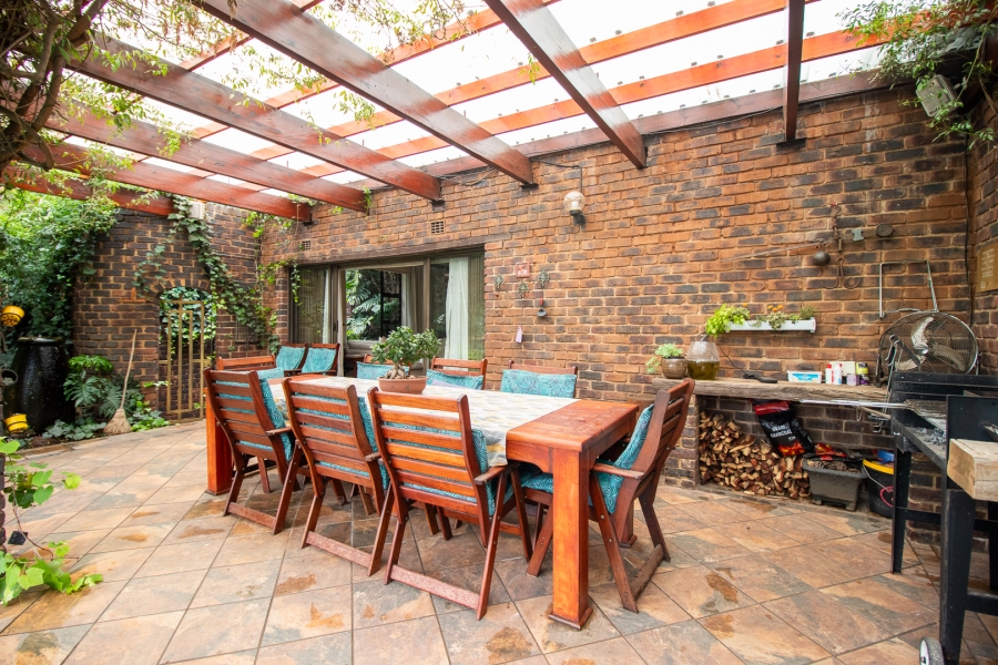 5 Bedroom Property for Sale in Golf View Gauteng