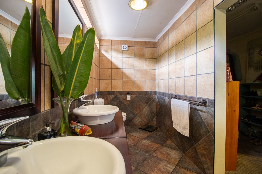 5 Bedroom Property for Sale in Golf View Gauteng