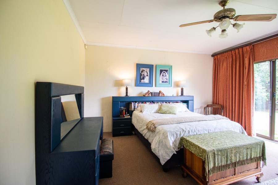 5 Bedroom Property for Sale in Golf View Gauteng