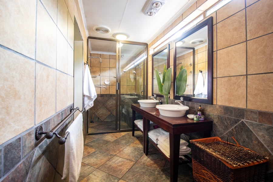 5 Bedroom Property for Sale in Golf View Gauteng