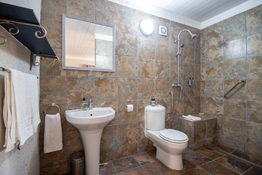 5 Bedroom Property for Sale in Golf View Gauteng