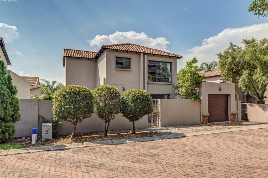 3 Bedroom Property for Sale in Broadacres Gauteng