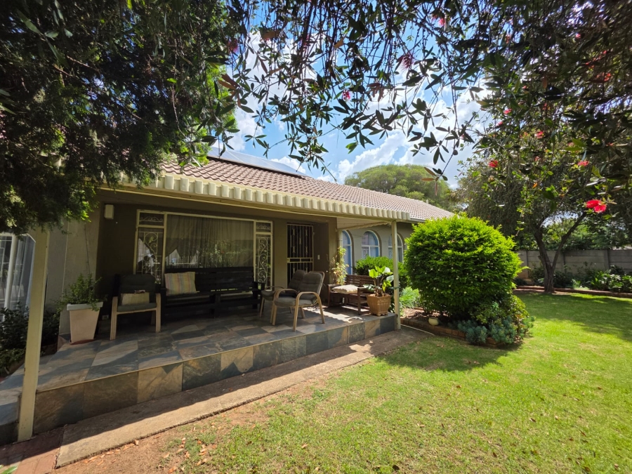 To Let 5 Bedroom Property for Rent in Bardene Gauteng