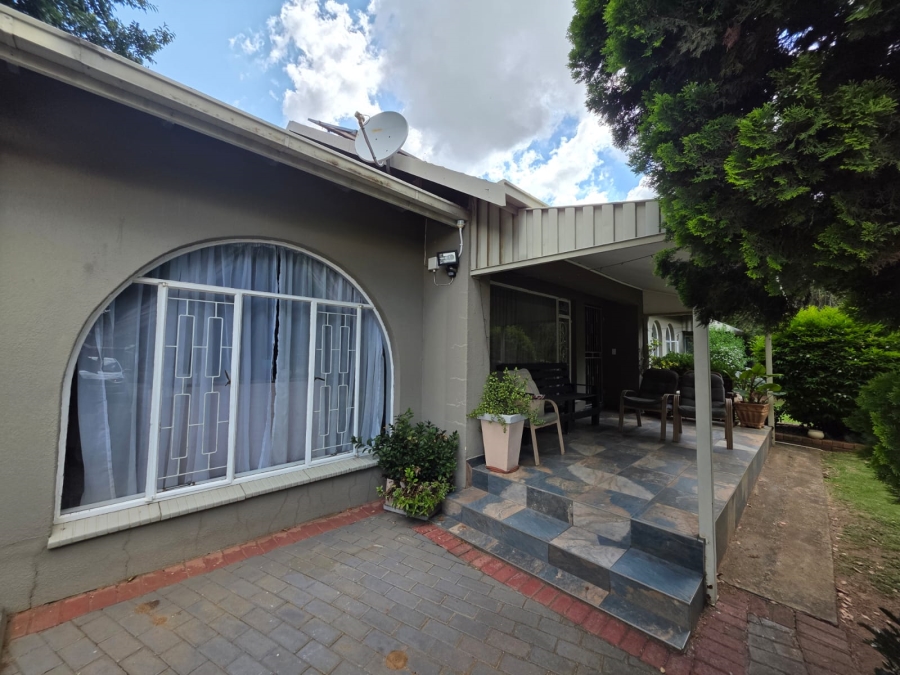 To Let 5 Bedroom Property for Rent in Bardene Gauteng