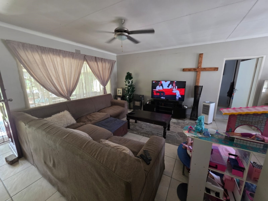 To Let 5 Bedroom Property for Rent in Bardene Gauteng