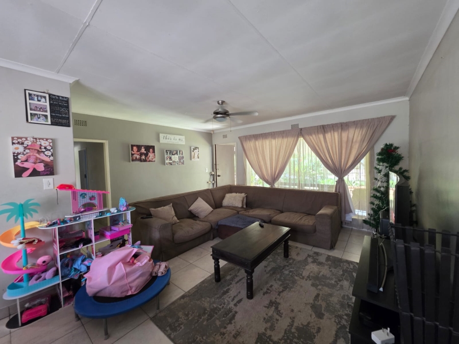 To Let 5 Bedroom Property for Rent in Bardene Gauteng