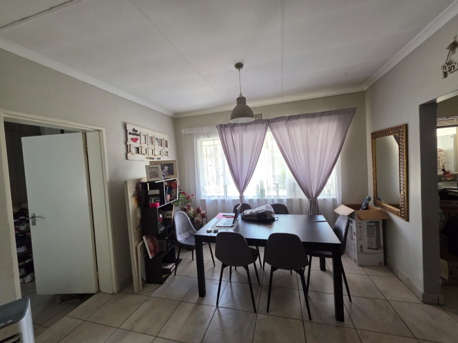 To Let 5 Bedroom Property for Rent in Bardene Gauteng