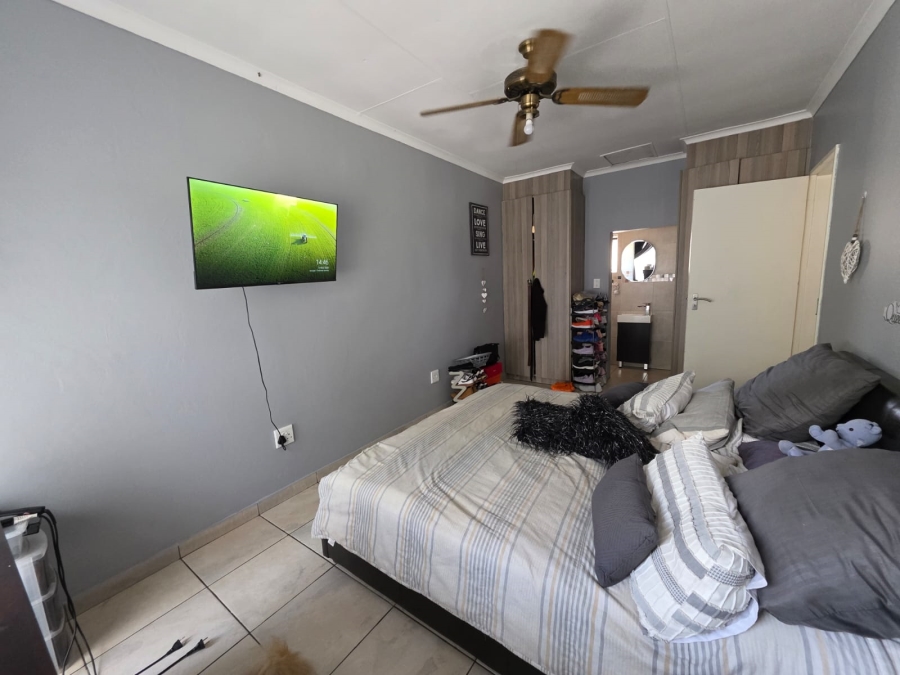 To Let 5 Bedroom Property for Rent in Bardene Gauteng