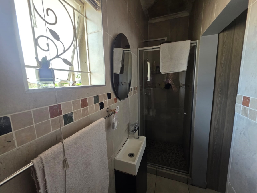 To Let 5 Bedroom Property for Rent in Bardene Gauteng