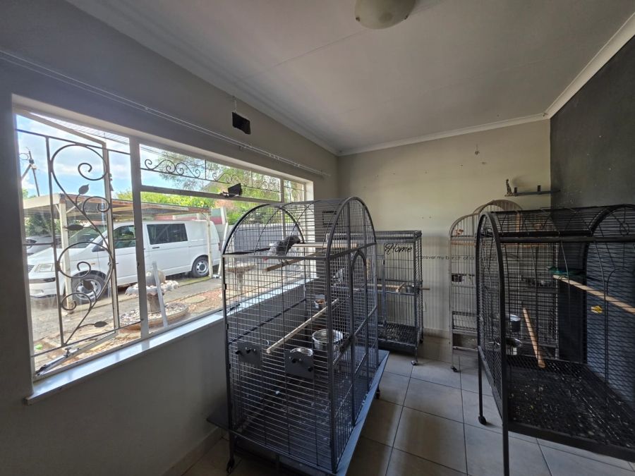 To Let 5 Bedroom Property for Rent in Bardene Gauteng