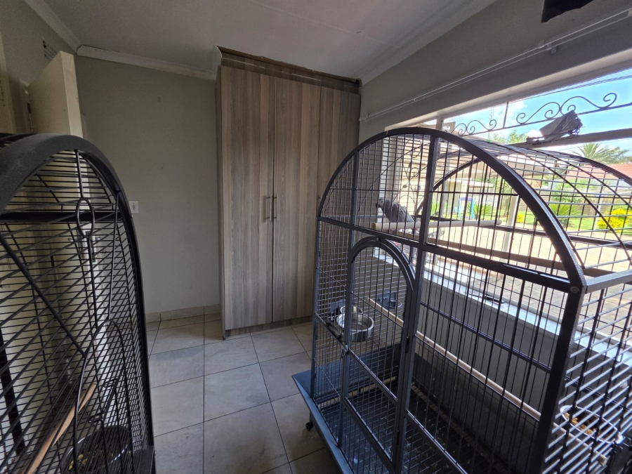 To Let 5 Bedroom Property for Rent in Bardene Gauteng