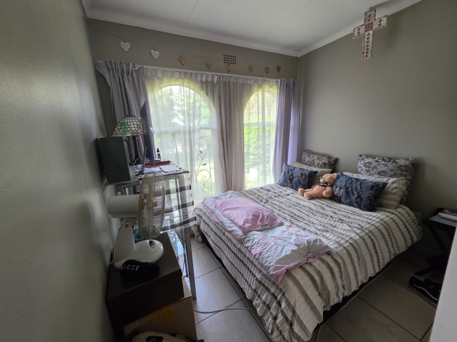 To Let 5 Bedroom Property for Rent in Bardene Gauteng