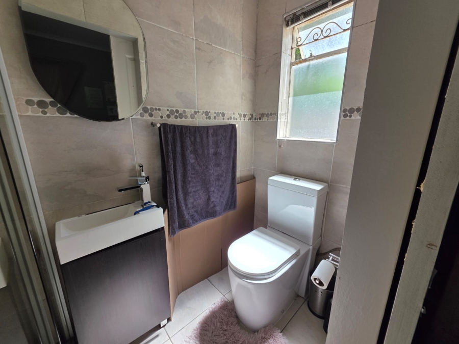 To Let 5 Bedroom Property for Rent in Bardene Gauteng