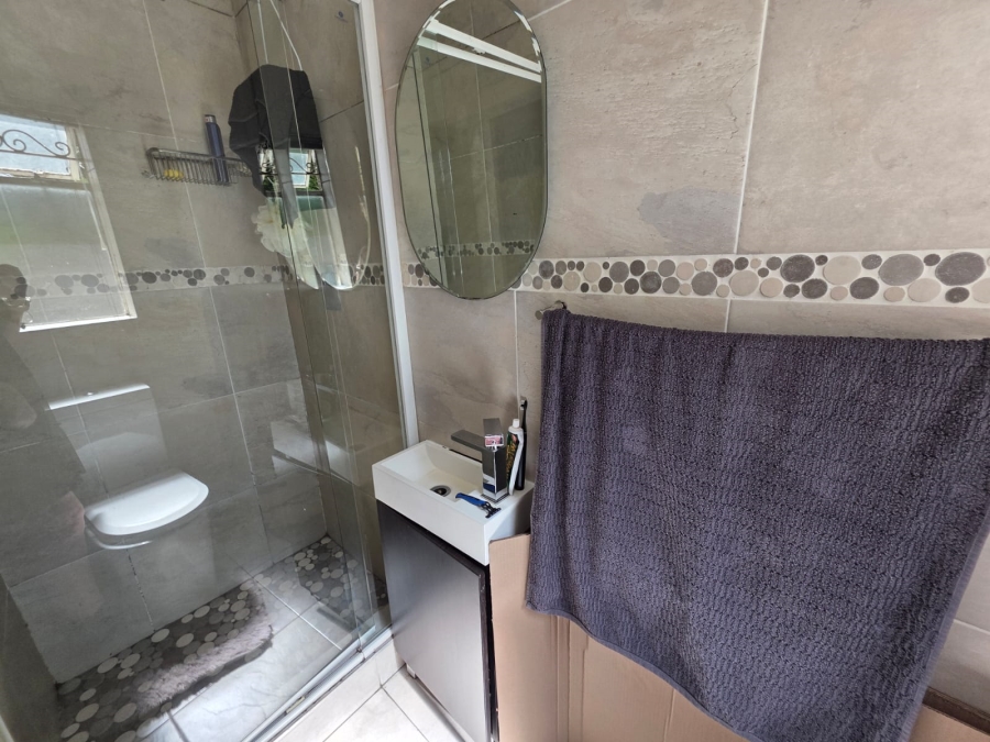 To Let 5 Bedroom Property for Rent in Bardene Gauteng