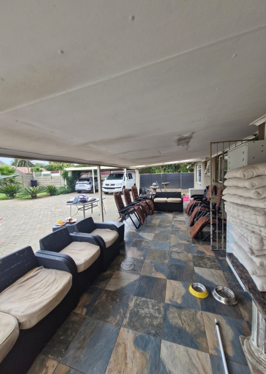 To Let 5 Bedroom Property for Rent in Bardene Gauteng