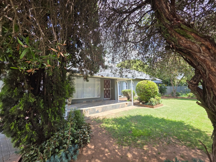 To Let 5 Bedroom Property for Rent in Bardene Gauteng